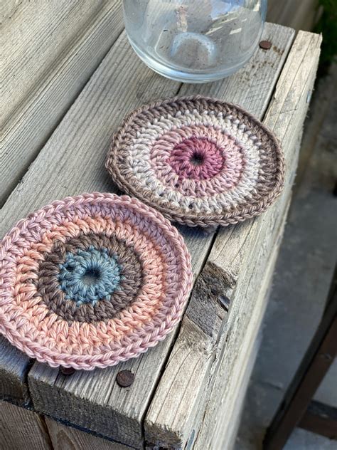 The Magic Circle Phenomenon: How Janie Crow Revolutionized Crochet